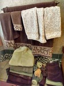 lot 322 image: Huge Towel Lot