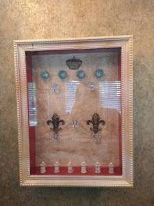 lot 324 image: Jewelry Shadow Box