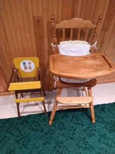 lot 352 image: (2) High Chairs