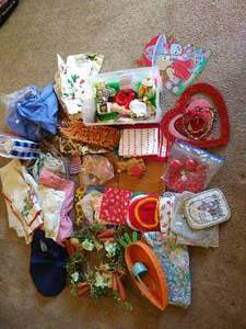 lot 371 image: Mixed Holiday Lot
