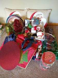lot 372 image: Christmas Lot