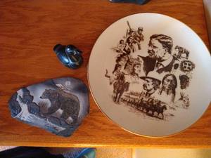 lot 382 image: Teddy Roosevelt Plate, Stone Duck, Painted Rock