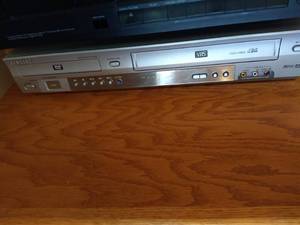 lot 386 image: Samsung DVDVHS Combo Player