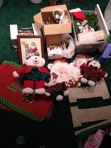 lot 405 image: Miscellaneous Christmas Lot