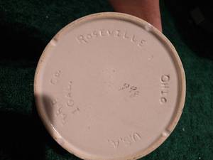 lot 409 image: Roseville OH 1 Gallon Crock