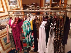 lot 420 image: Rolling Metal Clothes Rack