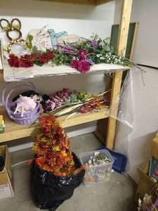 lot 424 image: (2) Shelves of Seasonal Decor
