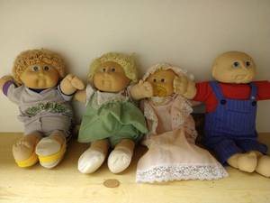 lot 435 image: Vintage Cabbage Patch Doll Lot