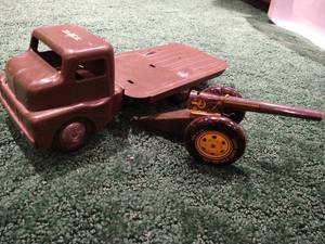 lot 458 image: Vintage Army Truck & Cannon