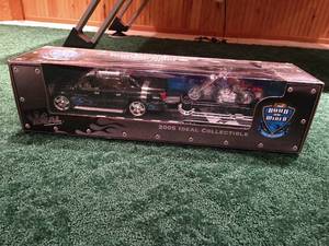 lot 459 image: 2005 Cadillac Escalade Ext & Orange County Chopper Die-Cast Model Set - Brand New