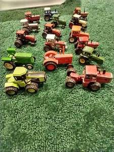 lot 462 image: (16) Die-Cast Mini Tractors