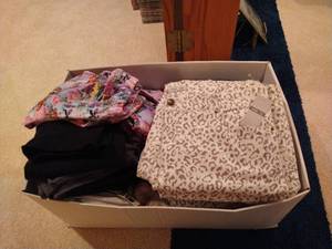 lot 472 image: Box of Brand New Pants, Leggings & Sweaters