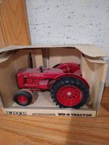 lot 475 image: Ertl Die-Cast McCormick WD-9 Tractor - 116 Scale