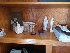 lot 507 image: Crosses & Catholic Statues & Pics