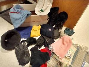lot 522 image: Womens Boots, Gloves & Hats