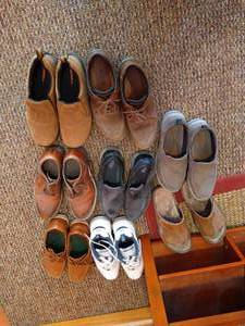 lot 525 image: Mens Shoes