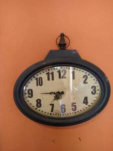 lot 527 image: Black Metal Clock