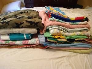 lot 529 image: Vintage Childrens Blankets & Quilts