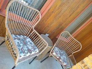 lot 533 image: Wicker Patio Set