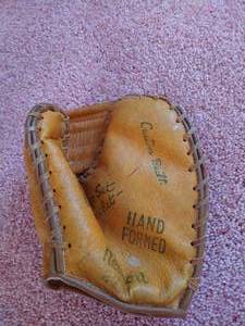 lot 537 image: Vintage Childrens Baseball Glove