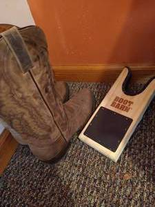 lot 538 image: Cowboy Boots & Shoe Horn