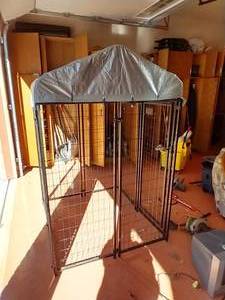 lot 546 image: Small Covered Kennel