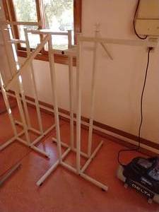 lot 548 image: White Clothing Rack
