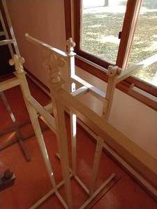 lot 549 image: White Metal Clothing Rack