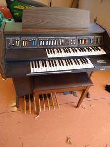 lot 558 image: Baldwin Fantasia Organ & Bench