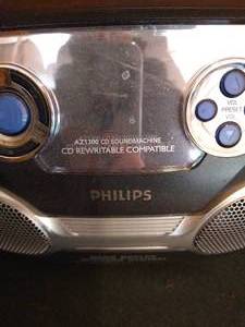 lot 569 image: Philips CD Player & Radio