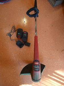 lot 596 image: Toro Battery Trimmer