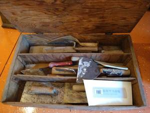 lot 598 image: Box of Scrapers & Mudding Tools