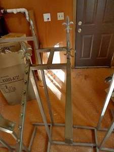 lot 619 image: Metal Clothing Rack