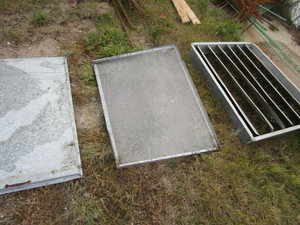 Barn vent, screen & door, approx 42...