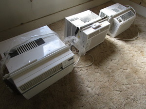 Window air conditioning units (3) a...