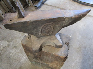 Antique Vulcan anvil, 19 long, 3-3...