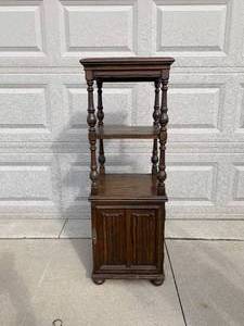 lot 7 image: Side Table - Plant Stand