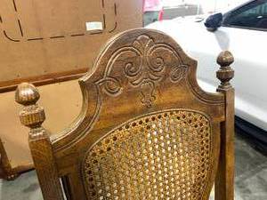 lot 18 image: Dining Room Set
