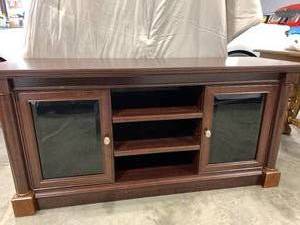 lot 20 image: TV Stand