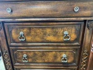 lot 21 image: Five Drawer Dresser