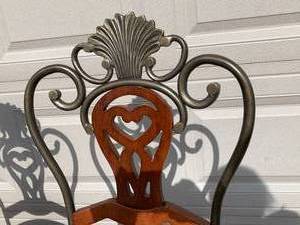 lot 24 image: Three Stools