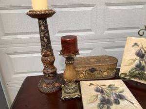 lot 26 image: Elegant Home Accents