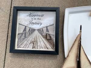 lot 29 image: Fun Contemporary Decor