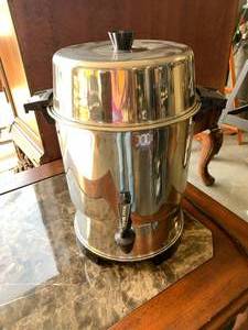 lot 101 image: West Bend 55 cup Coffee Maker