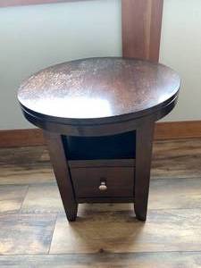 lot 192 image: Small Round Side Table