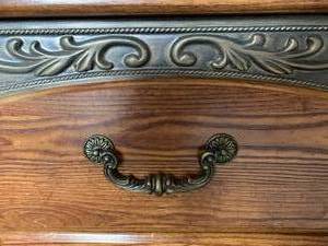 lot 193 image: Nightstand - matches dresser in lot 197