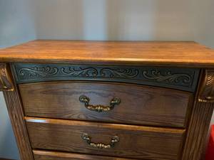 lot 197 image: Dresser - matches nightstand in lot 193