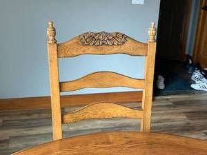 lot 190 image: Dining Room Set with 4 Chairs