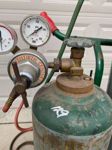 lot 50 image: Acetylene Oxygen Tank Welder wCart and Goggles