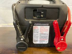 lot 83 image: Peak Jump Starter